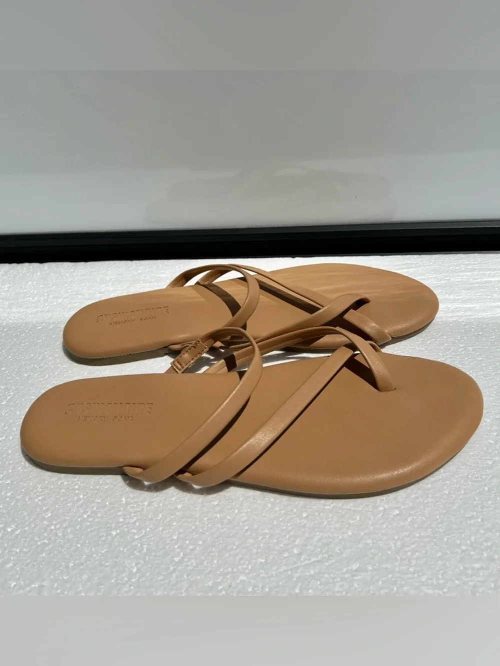 Cushionaire Women's Resort Strappy Flat Sandals With Toe Loop Size 8 Black Nude